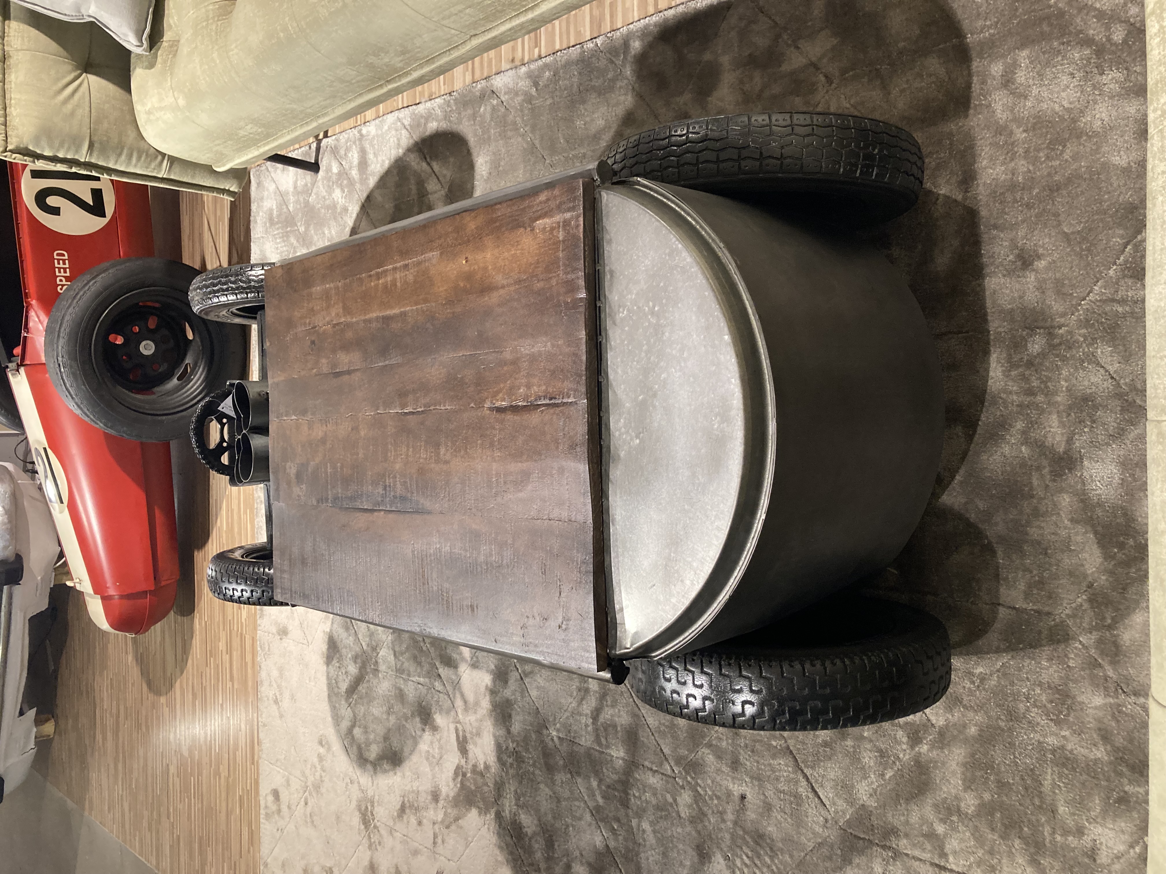 Couchtisch CAR | Metall/Mangoholz | auf 4 echten Rädern mit einer Tür als Fantasy-Vintage Modell